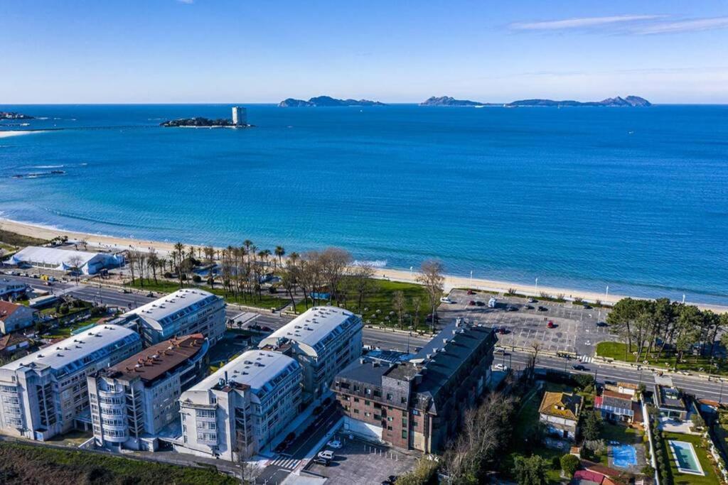 Apartamentos En Playa De Samil Primera Linea De Playa Pe Na Areia ヴィーゴ エクステリア 写真